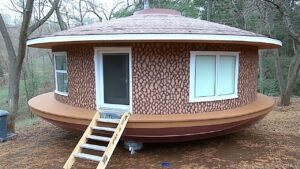 Lire la suite à propos de l’article Old Man Builds JAPANESE ROUND CABIN and Adds a CONTAINER WORKSHOP | Start to Finish by @Bochi-Hut