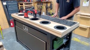 Lire la suite à propos de l’article Man Builds DIY Multifunctional WORKBENCH at Home | From Scratch by @pirazyoko5127