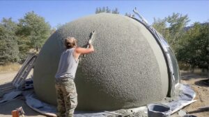 Lire la suite à propos de l’article Men Build DIY DOME CABIN Using Giant BALLOON and CONCRETE | Start to Finish by @AircreteHarry