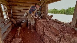 Lire la suite à propos de l’article Man Builds 1800s WESTERN Log Cabin Using Traditional Techniques | Full Process @WesternPioneer