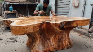 Lire la suite à propos de l’article Man Transforms Massive Tree Log into Amazing Table | by  @MRWoodworking68