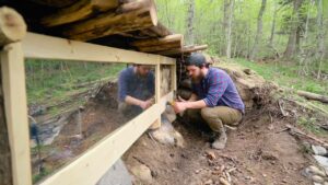 Lire la suite à propos de l’article Two Men Build Log CABIN Underground | Start to Finish by  @TheVovkaCom