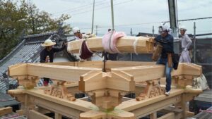 Lire la suite à propos de l’article Experts Build Stunning TEMPLE BELL TOWER with Traditional Woodworking | by @kobayashi-kenko